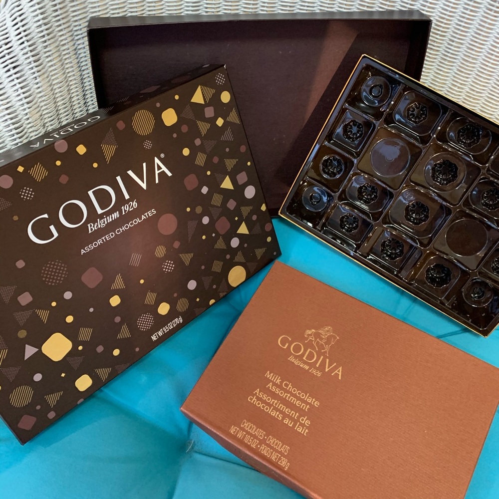 Two Godiva boxes π - Picture 5 of 8